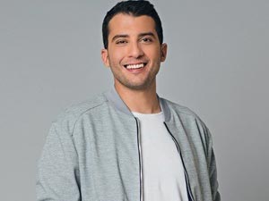 Mucize Doktor - Fırat Altunmeşe - Demir Aldırmaz Kimdir?