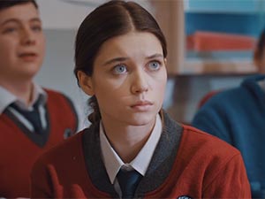 Öğretmen - Afra Saraçoğlu - Gizem Bozkurt Kimdir?