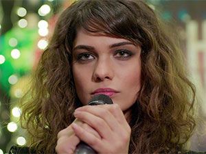 Poyraz Karayel - Beste Kökdemir - Selin Karaca Kimdir?