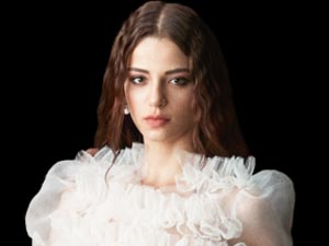 Şahin Tepesi - Leyla Tanlar - Deniz Akdora Kimdir?