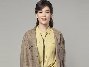 Savaşçı - Yıldız Çağrı Atiksoy - Aslı Özkaynak Kimdir?