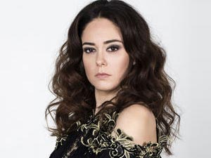 Seni Kimler Aldı - Duygu Yetiş - Ceren Özkan / Zeynep Yılmaz Kimdir?