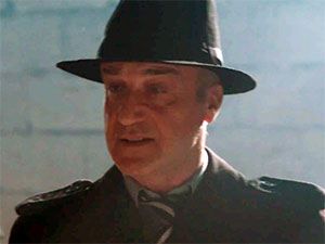 Sevda Kuşun Kanadında - Tekin Temel Kimdir?