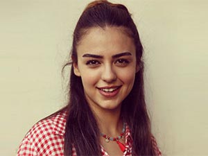 Seven Ne Yapmaz - Aslıhan Malbora - Zeynep Ekinsoy Kimdir?