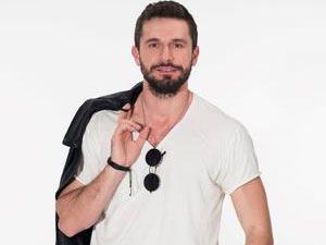 Seviyor Sevmiyor - Yiğit Kirazcı - Tuna Ertürk Kimdir?