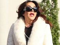 Şimdi Onlar Düşünsün - Oya Aydoğan - Zinnur Kimdir?