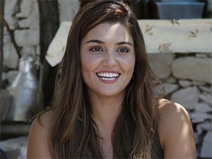 Siyah İnci - Hande Erçel - Hazal Sancak Kimdir?