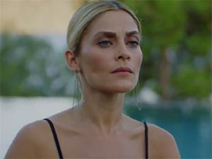 Siyah İnci - İpek Bağrıaçık - Defne Demiroğlu Kimdir?