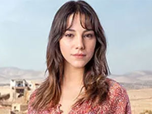 Uzak Şehir - Dilin Döğer - Zerrin Albora Kimdir?