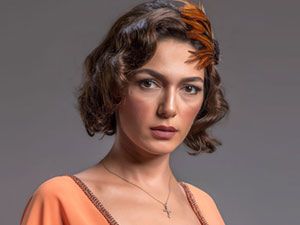 Vatanım Sensin - Şebnem Hassanisoughi - Eftelya Kimdir?