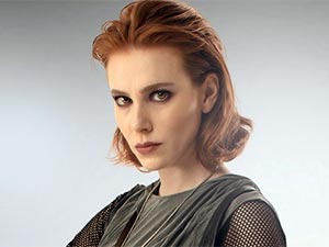 Yaşamayanlar - Elçin Sangu - Mia Kimdir?