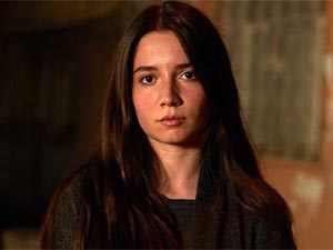 Yaşamayanlar - Elit İşcan - Ayşe Kimdir?