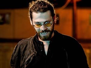 Yaşamayanlar - Oral Özer - Yavuz Kimdir?