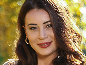 Yeşil Vadi'nin Kızı - Hande Arısoy - Azra Kimdir?