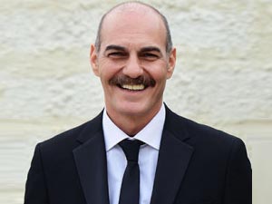 Zümrüdüanka - Umut Karadağ - Adil Demirkan Kimdir?