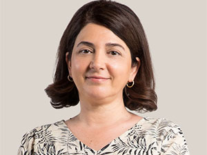 İçimizden Biri - Benian Dönmez - Adile Aladağ Kimdir?