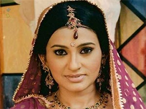 İkimizin Yerine - Smita Bansal - Sumitra Bhairon Singh Kimdir?